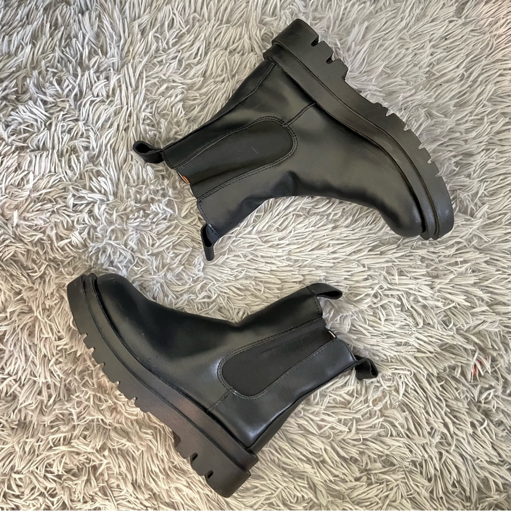 Minimalist Rain Boots